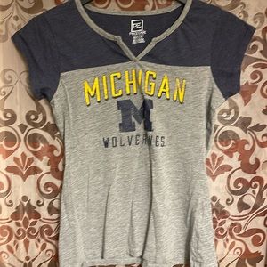 Woman’s Michigan V Neck Tee